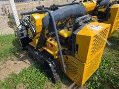 Infront YF480 Seated Mini Skid Loader w/ 4 in 1 Bucket