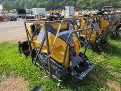 Infront YF480 Seated Mini Skid Loader w/ 4 in 1 Bucket