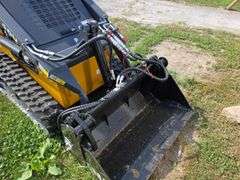 Infront YF380 Mini Skid Loader w/ 4 in 1 Bucket