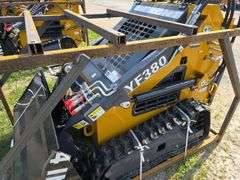 Infront YF380 Mini Skid Loader w/ 4 in 1 Bucket
