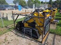 Infront YF380 Mini Skid Loader w/ 4 in 1 Bucket