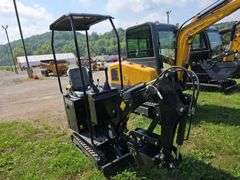 CFG QS12R Mini Excavator w/ Hyd. Thumb, Blade & Pilot Controls