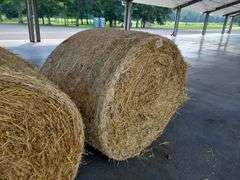 1 Round Bale Wheat Straw (4x4)