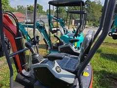 CFG MX15RX Mini Excavator w/ Thumb, Pilot Controls & Blade