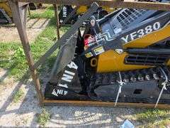 Infront YF380 Mini Skid Loader w/ 4 in 1 Bucket