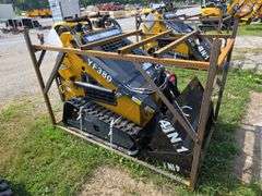 Infront YF380 Mini Skid Loader w/ 4 in 1 Bucket