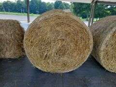 1 Round Bale Wheat Straw (4x4)
