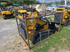 Infront YF380 Mini Skid Loader w/ 4 in 1 Bucket