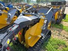 Infront YF480 Seated Mini Skid Loader w/ 4 in 1 Bucket