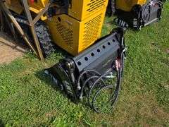 Infront YF480 Seated Mini Skid Loader w/ 4 in 1 Bucket