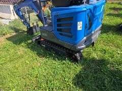 CFG MX20R Mini Excavator w/ Hyd. Thumb, Blade & Pilot Controls