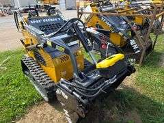 Infront YF380 Mini Skid Loader w/ 4 in 1 Bucket