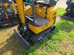 CFG QK18R Mini Excavator w/ Thumb, Pilot Controls & Blade