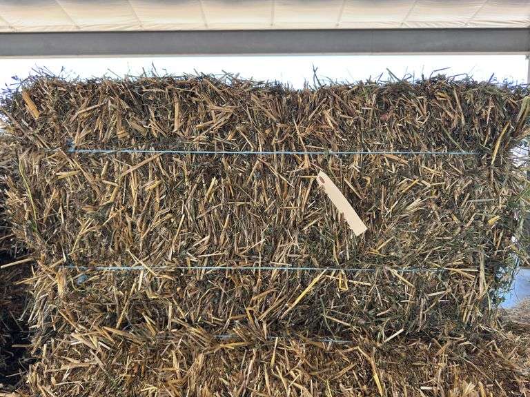 28 Bales Clover/Straw Mix