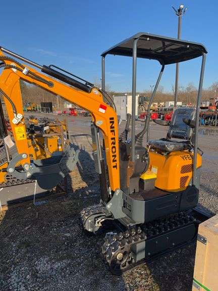 Infront YFE10 Mini Excavator w/ Thumb & Canopy