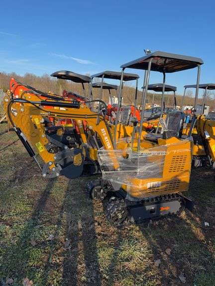 ATS RT15R Mini Excavator w/ Pilot Controls, Blade & Thumb