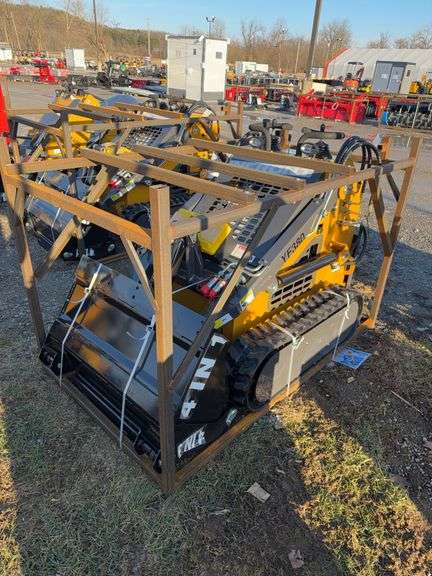 Infront YF380 Mini Skid Loader w/ 4 in 1 Bucket