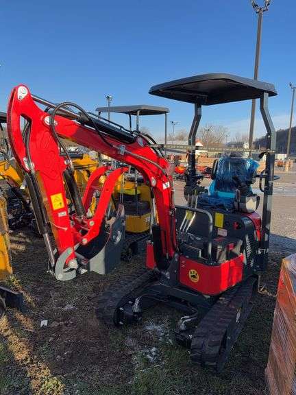 ATS LW-15B Mini Excavator w/ Pilot Controls, Blade & Thumb