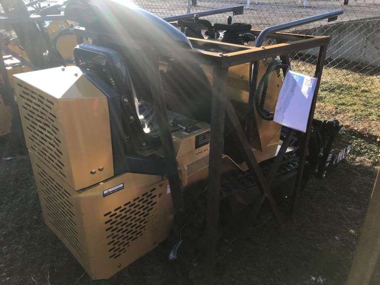 Infront YF480 Seated Mini Skid Loader w/ 4 in 1 Bucket