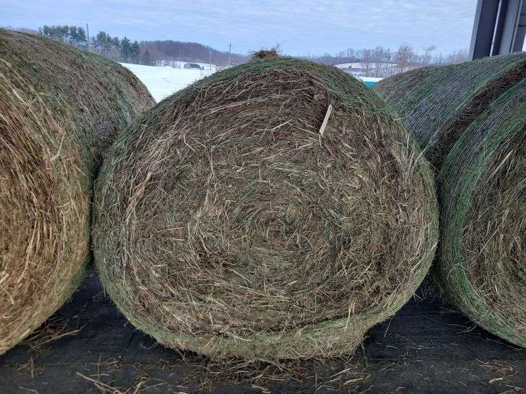 1 Round Bale 2nd Timothy Orchard Grass Mix (4x5) Stored Inside