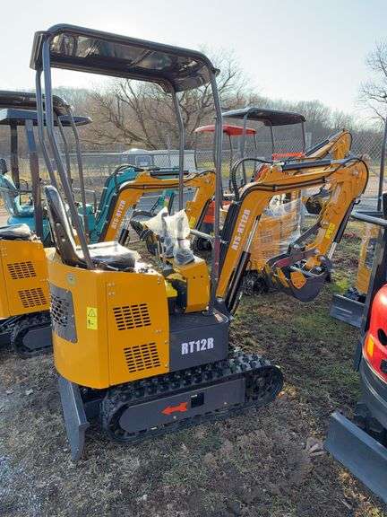 ATS LDH-RT12R Mini Excavator w/ Blade & Thumb