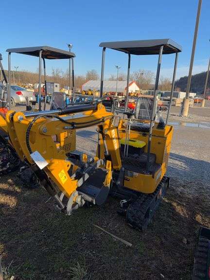 ATS RT15R Mini Excavator w/ Pilot Controls, Blade & Thumb