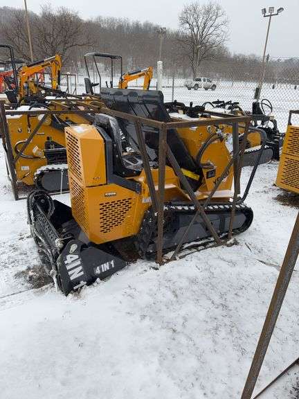 Infront YF480 Seated Mini Skid Loader w/ 4 in 1 Bucket
