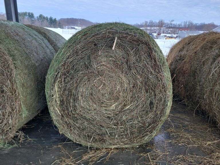 2 Round Bales 2nd Grass Mix (4x5) Stored Inside
