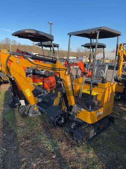 ATS RT15R Mini Excavator w/ Pilot Controls, Blade & Thumb