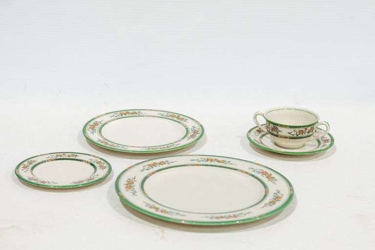 Coxon Belleek dinner plates, salad, bread & butter and bouillon cups
