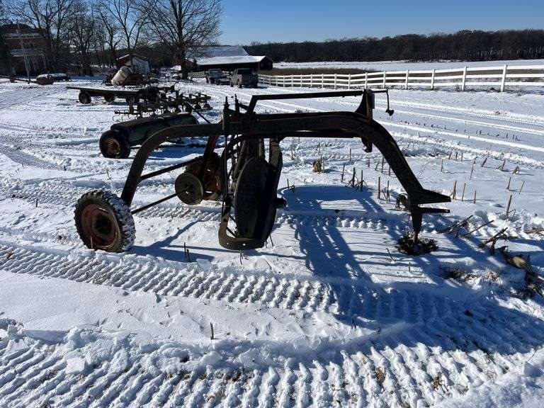 New Idea 403 Roll-a-Bar Rake - RES Auction Services