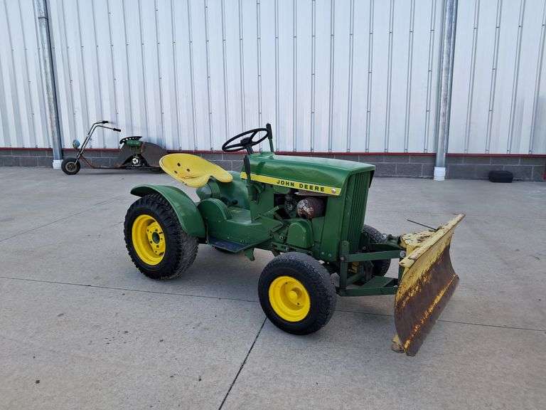 John Deere  110  Riding Tractor
