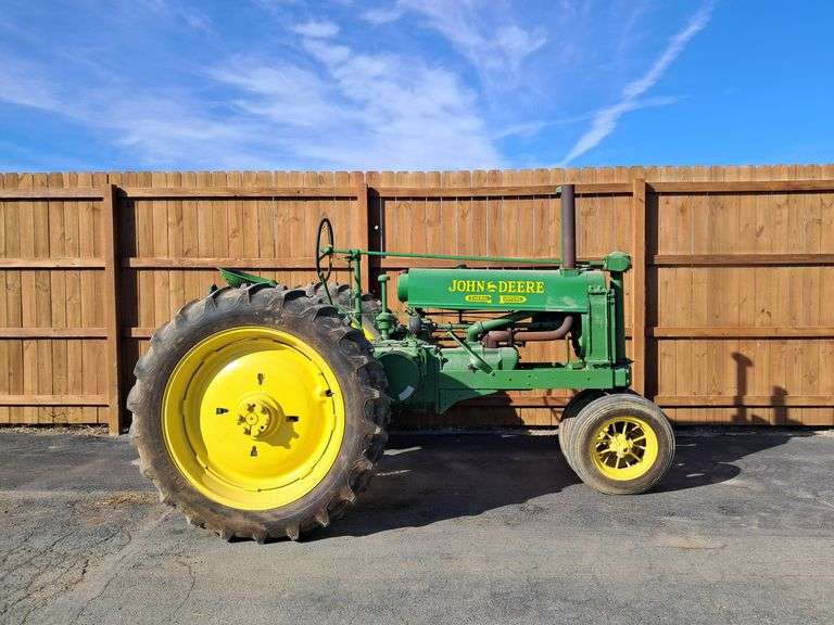John Deere   A  2WD Tractor