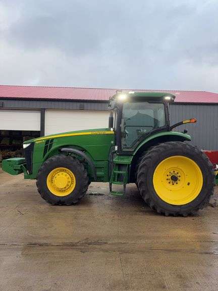 John Deere  8260R  MFWD Tractor