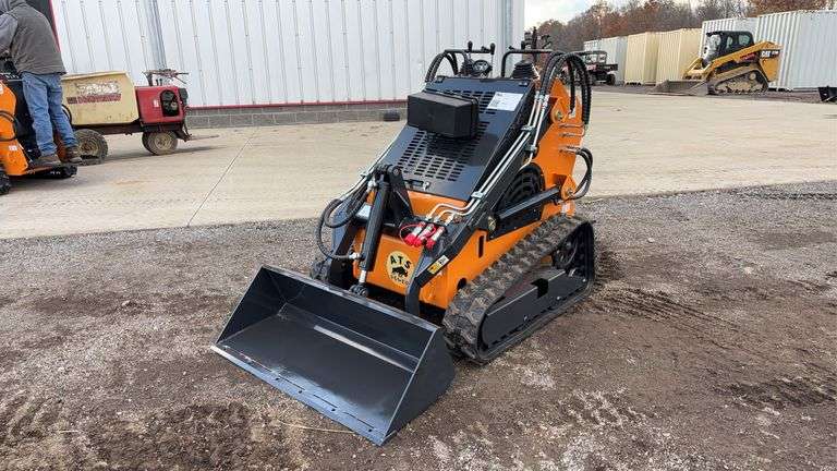 Landhero  Mini  Stand-On Skid Loader