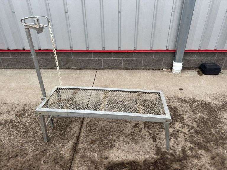 Aluminum sheep/goat stand