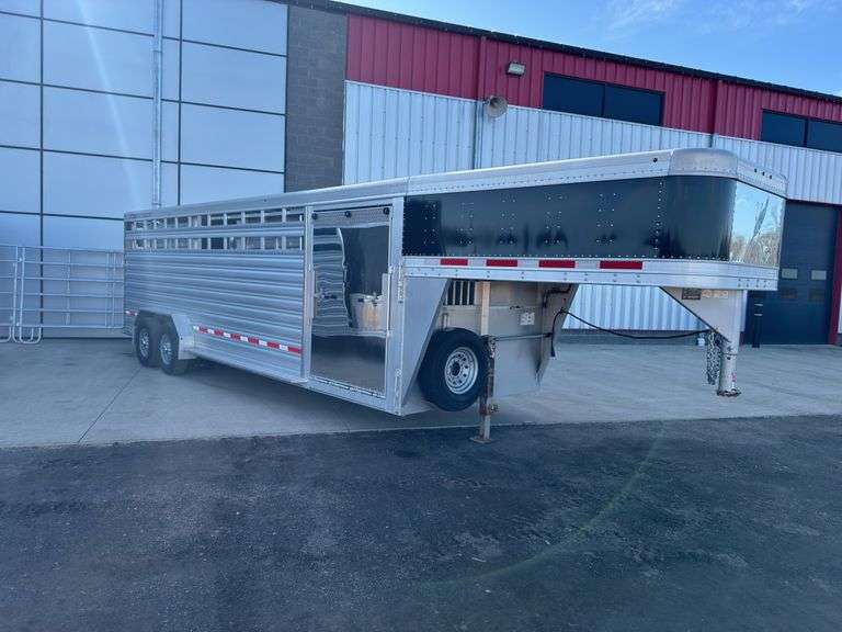 2020  Featherlite  24'  Gooseneck Livestock Trailer