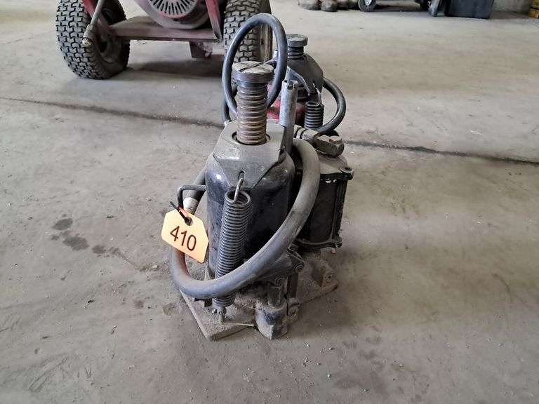 (2) Air Jacks