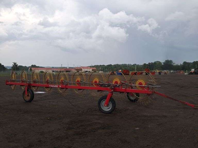 Tonutti Wheel Hay Rake - RES Auction Services