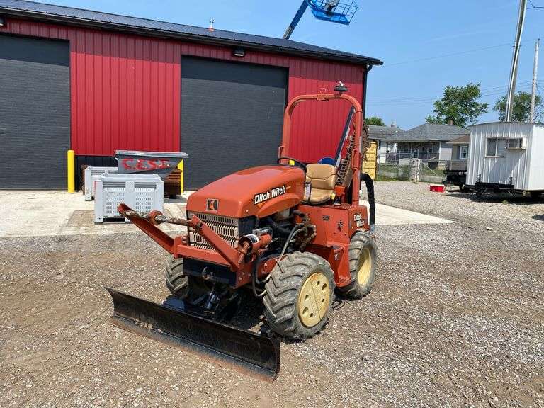 2011  Ditch Witch  Trencher