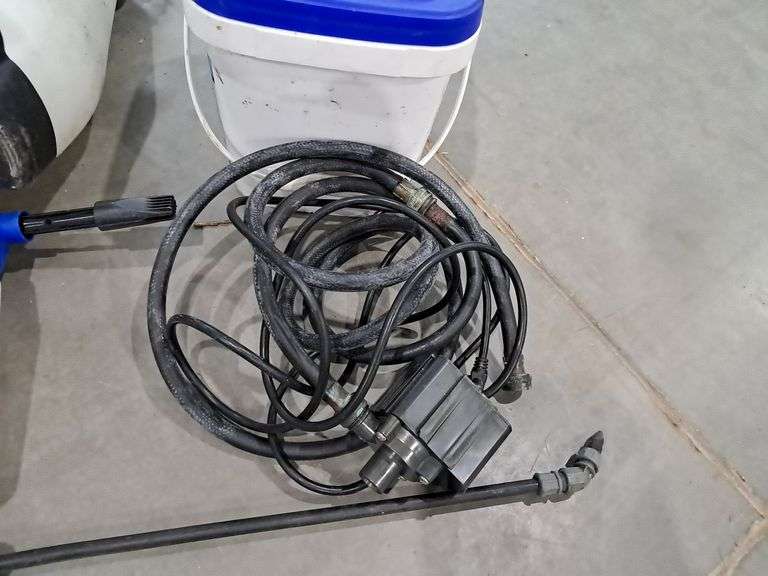 (2) Sprayers & Hose