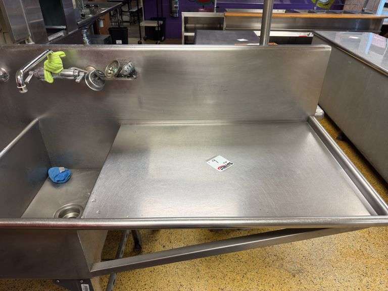 9’8” 3-Bay Sink