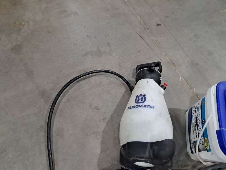 (2) Sprayers & Hose
