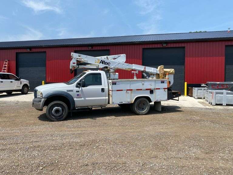 2006  Ford  F-550  Bucket Truck