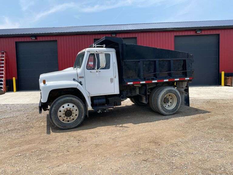 1985  International   S1700  Dump Truck