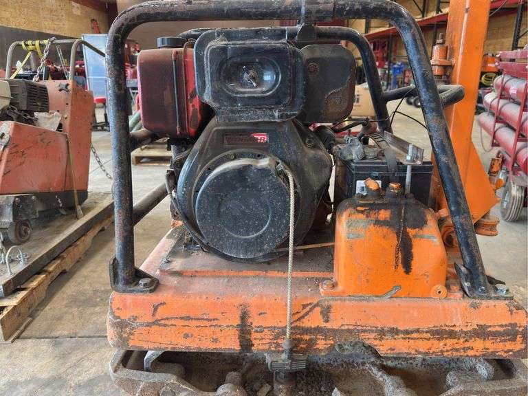 Mikasa Model MVH-402DS Reversible Plate Compactor