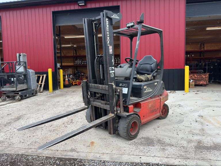 Komatsu  FG25  Forklift