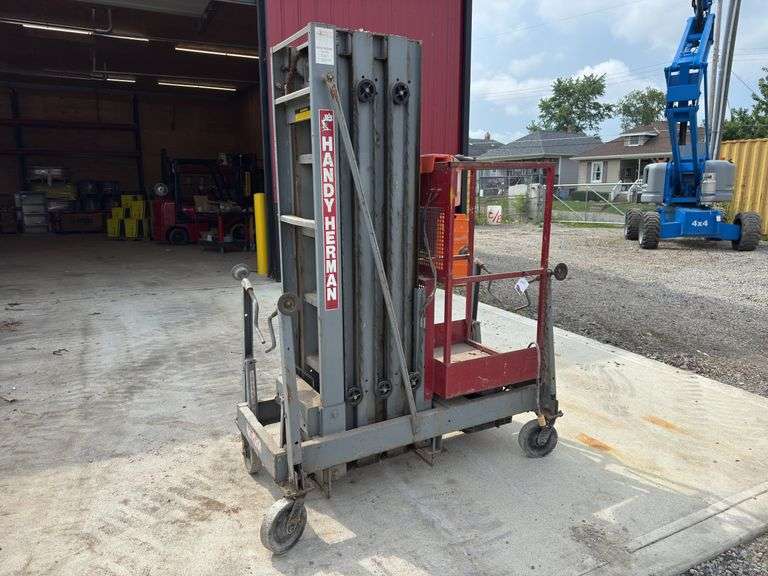 Handy Herman  24D  Man Lift