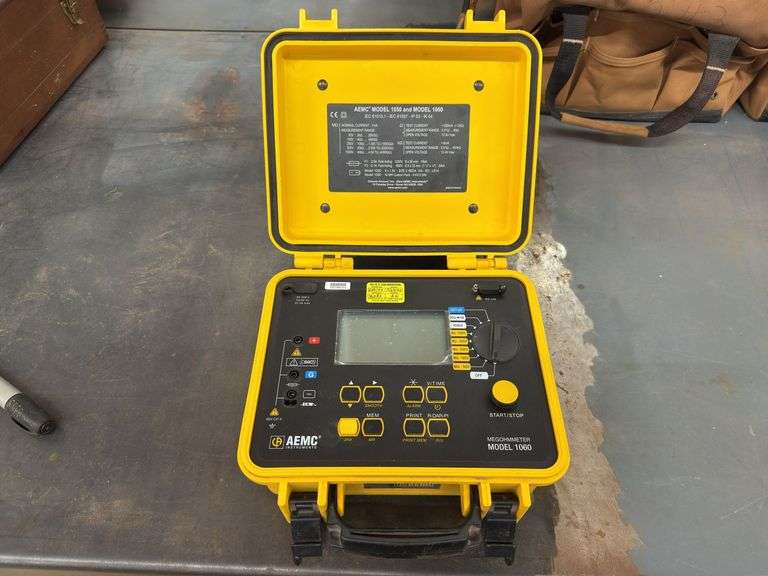 AEMC Model 1060 Megaohmmeter