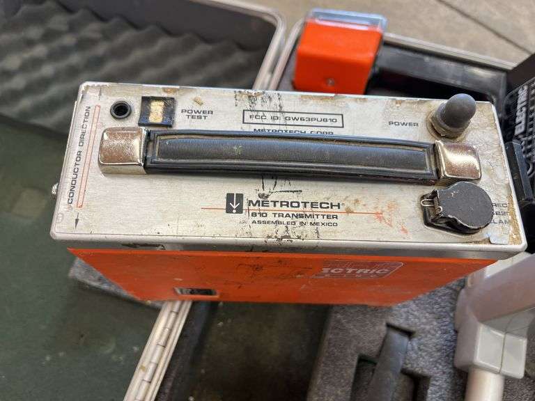 MetroTech 810 Cable Locator